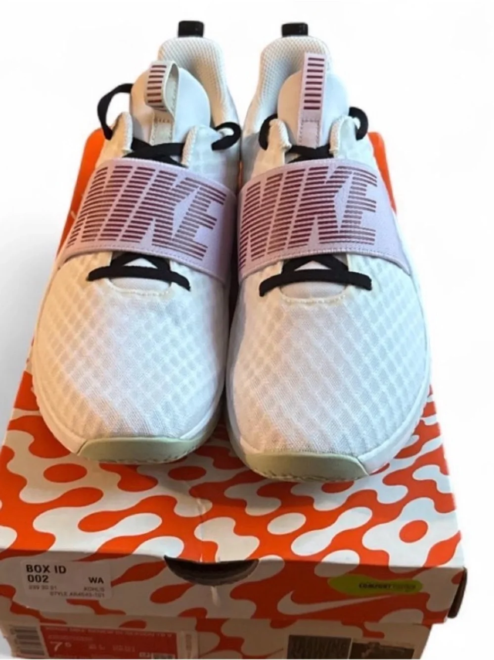 Women’s Nike Renew In Season TR-9 White/light pink sneakers